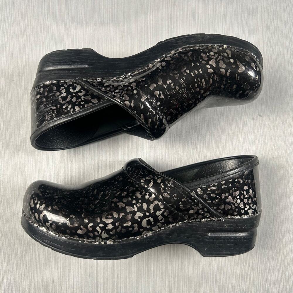 Dansko Professional comfort clogs US 9.5 Black Womens glossy patent finish EU 40